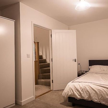 Exquisite Cozy House, Close To Train Station And Amenities Harold Wood Exterior foto