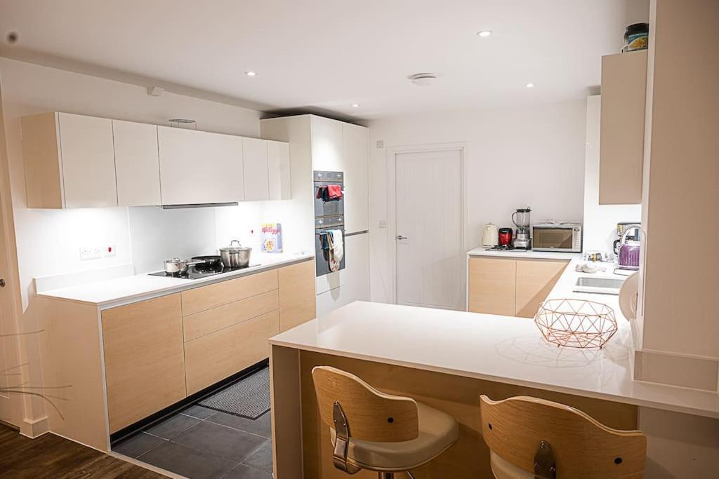 Exquisite Cozy House, Close To Train Station And Amenities Harold Wood Exterior foto